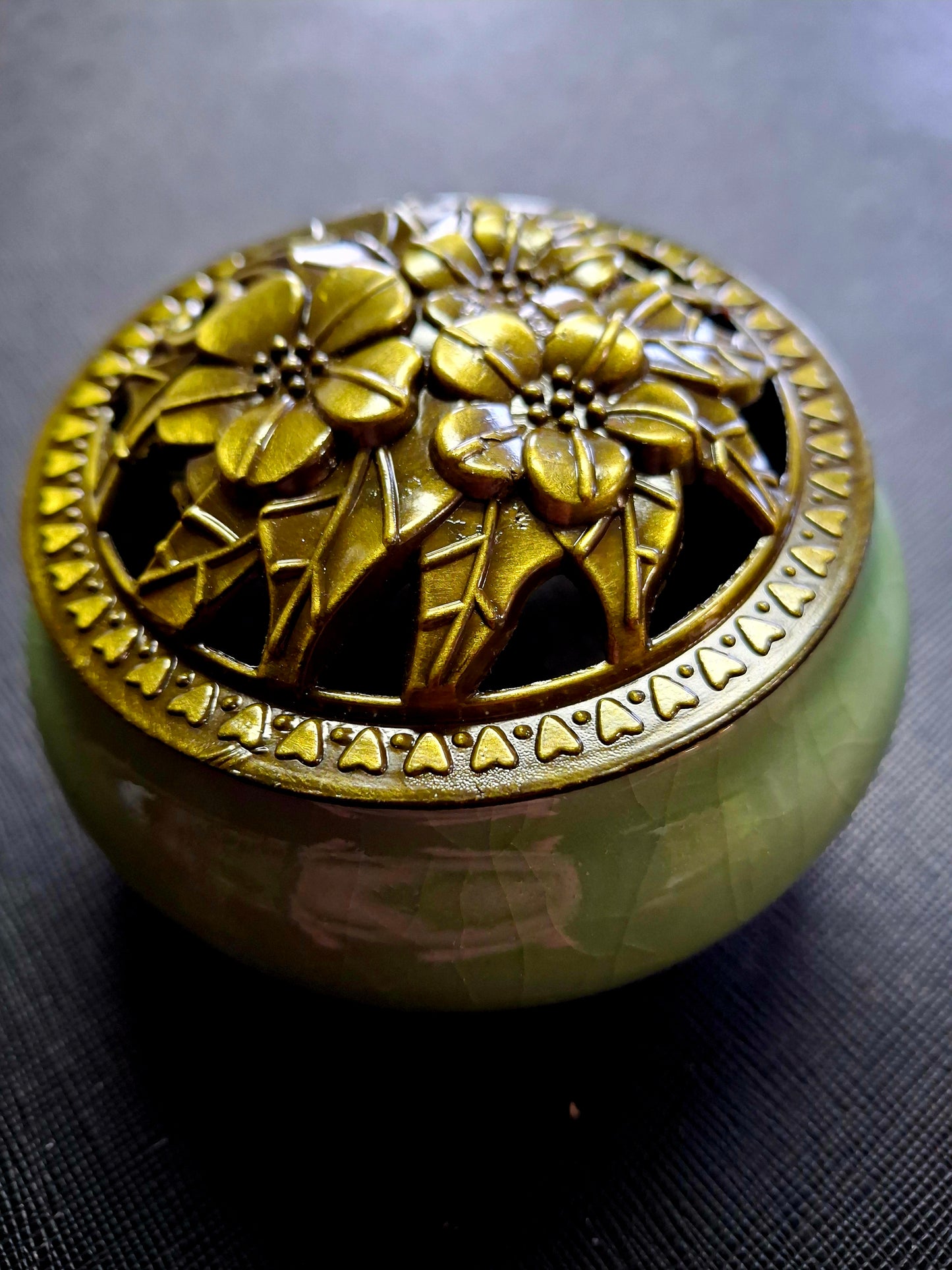 Ceramic Incense Burner Bowl with Lid – 3.75” (Fireproof Felt Pad Included)