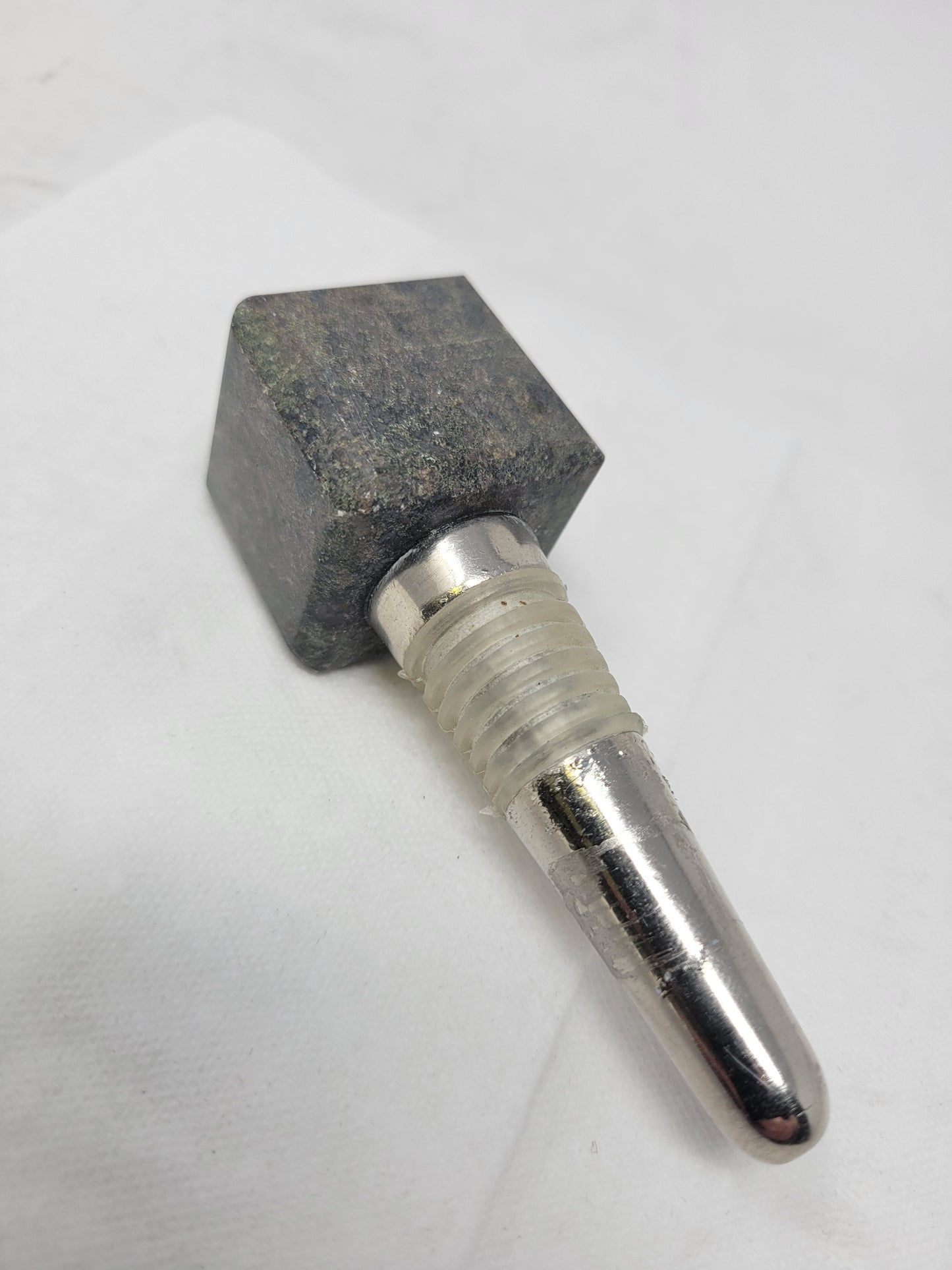 Gemstone Bottle Stopper (Ruby Kyanite)