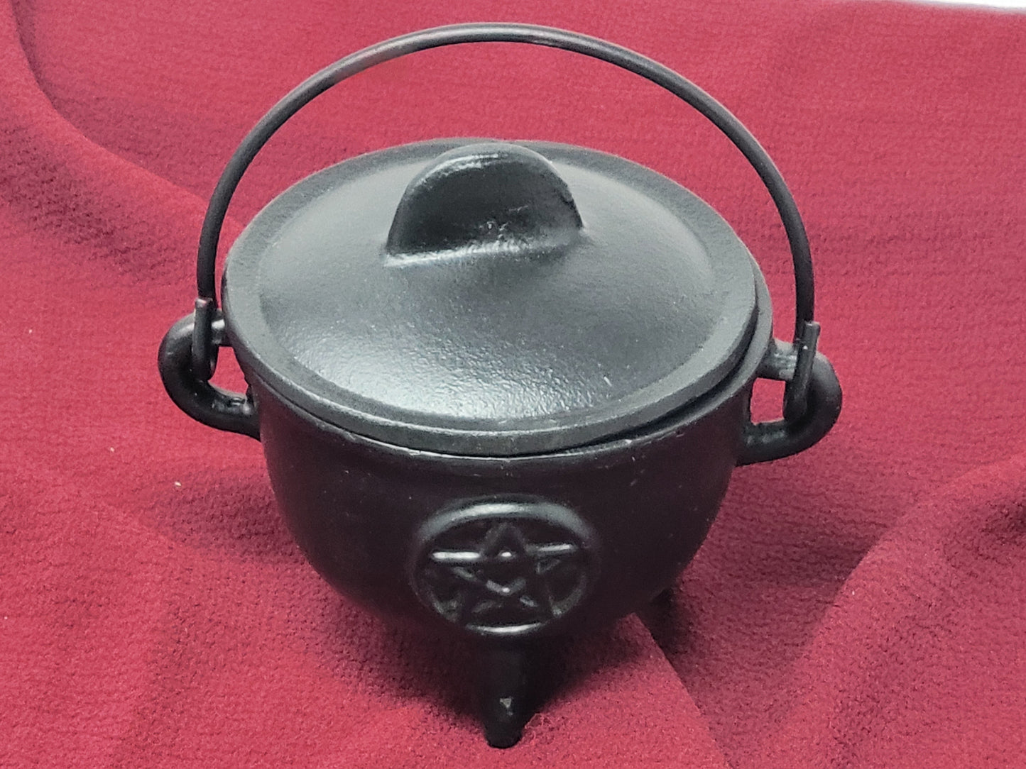 Pentagram Cast Iron Cauldron w/lid (3"D)