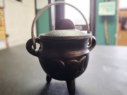 Triple Moon Cast Iron Cauldron w/lid 3"H 2.75"D