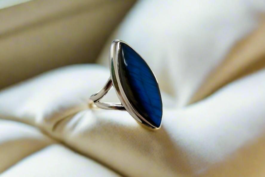 Blue Flame Labradorite Ring Lignum Shape .925 Silver (sz 7)