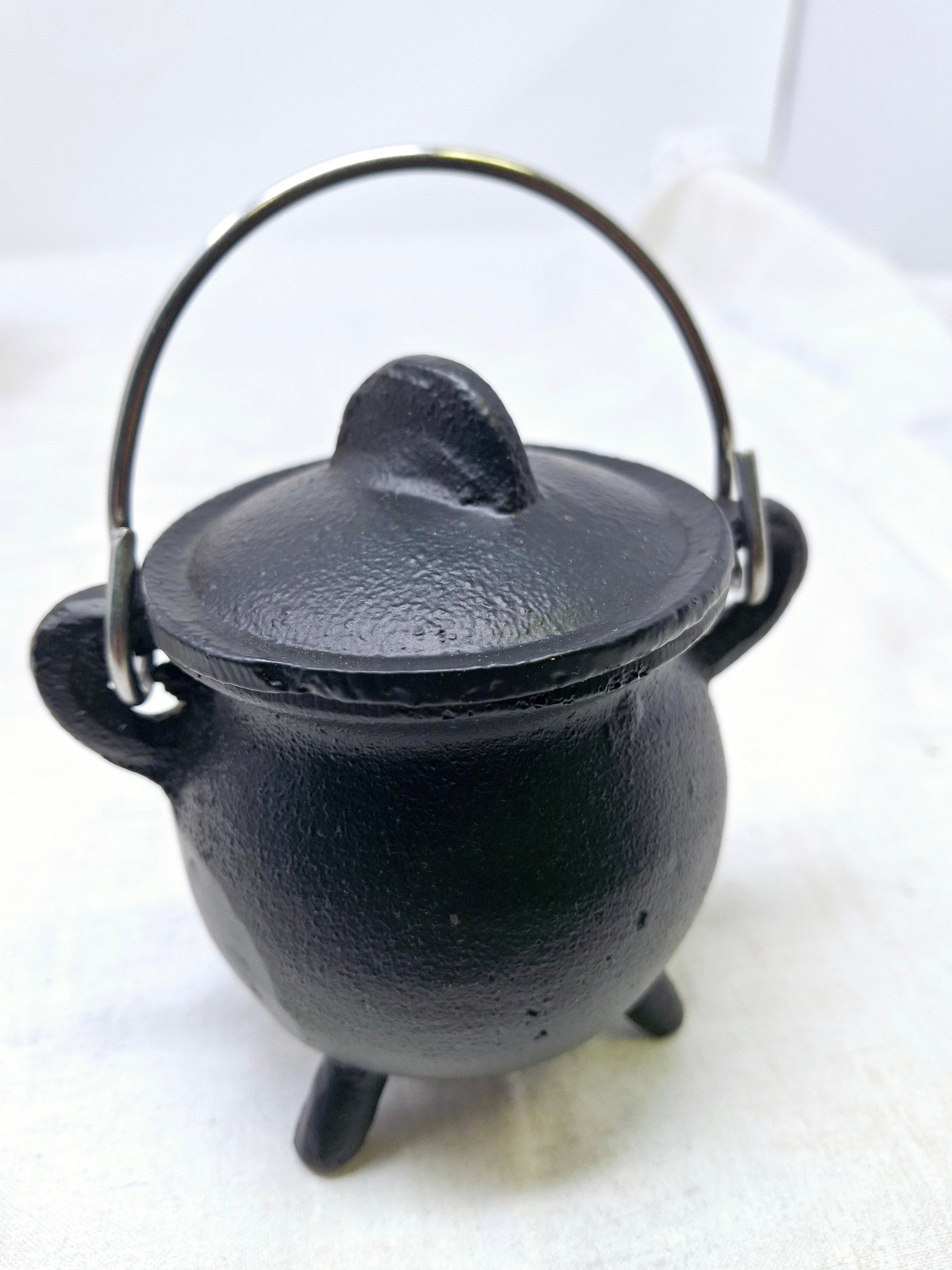 Cast Iron Cauldron with Lid 2.5"D 4.25"H