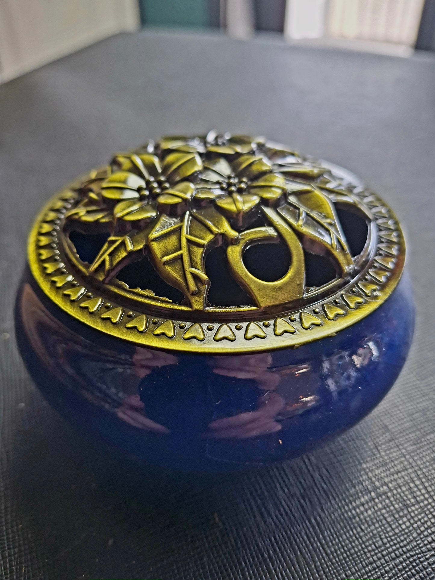 Ceramic Incense Burner Bowl with Lid – 3.75” (Fireproof Felt Pad Included)