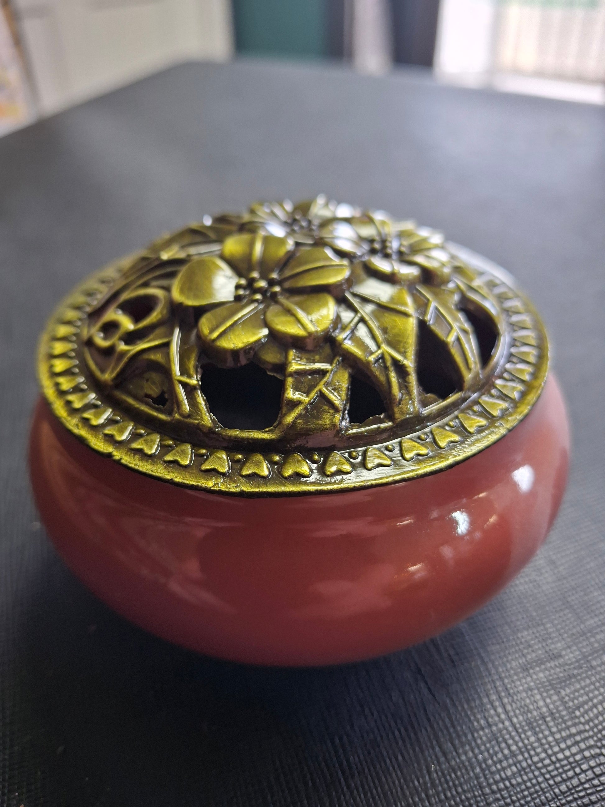 Ceramic Incense Burner Bowl with Lid – 3.75” (Fireproof Felt Pad Included)