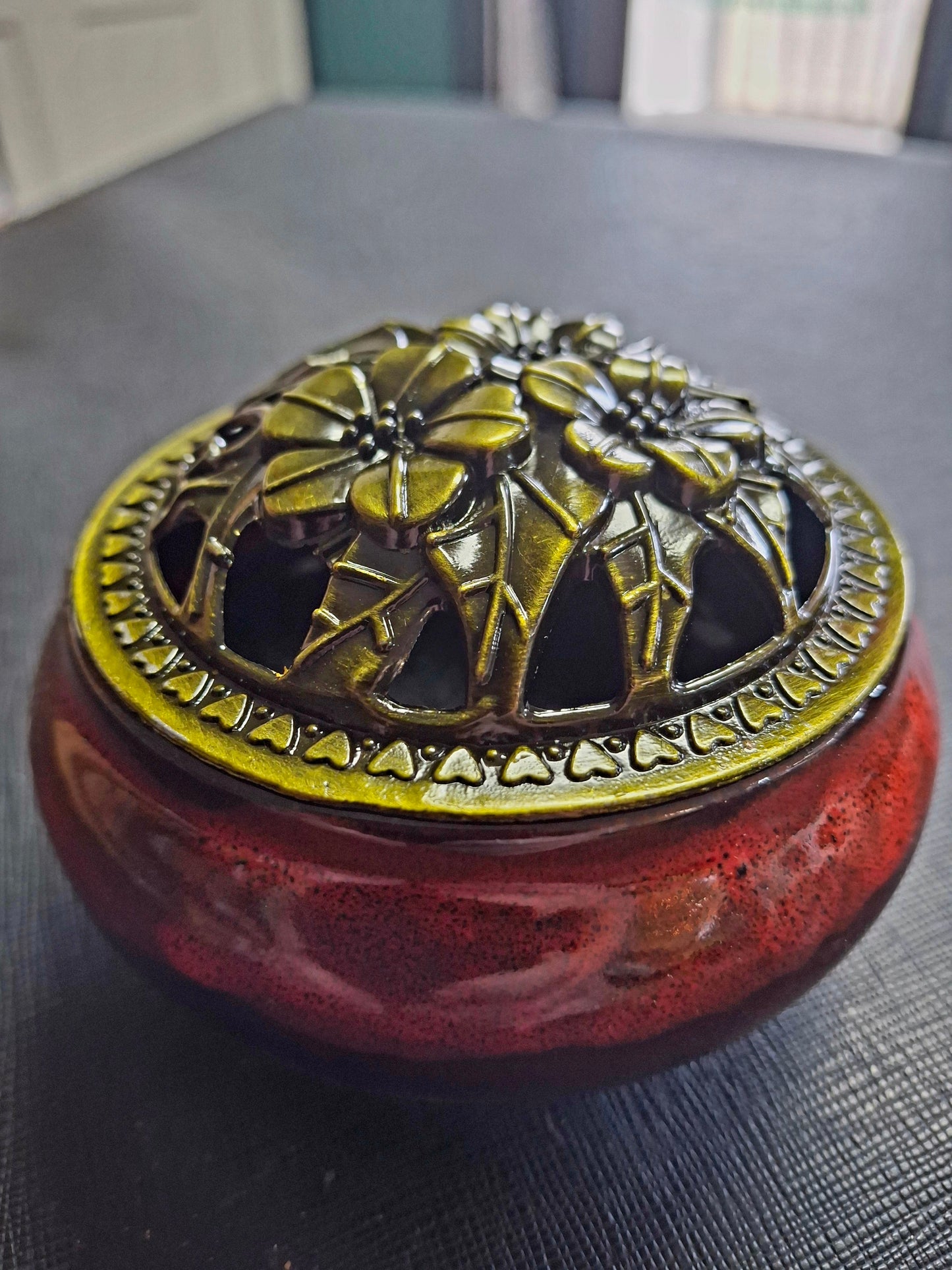 Ceramic Incense Burner Bowl with Lid – 3.75” (Fireproof Felt Pad Included)