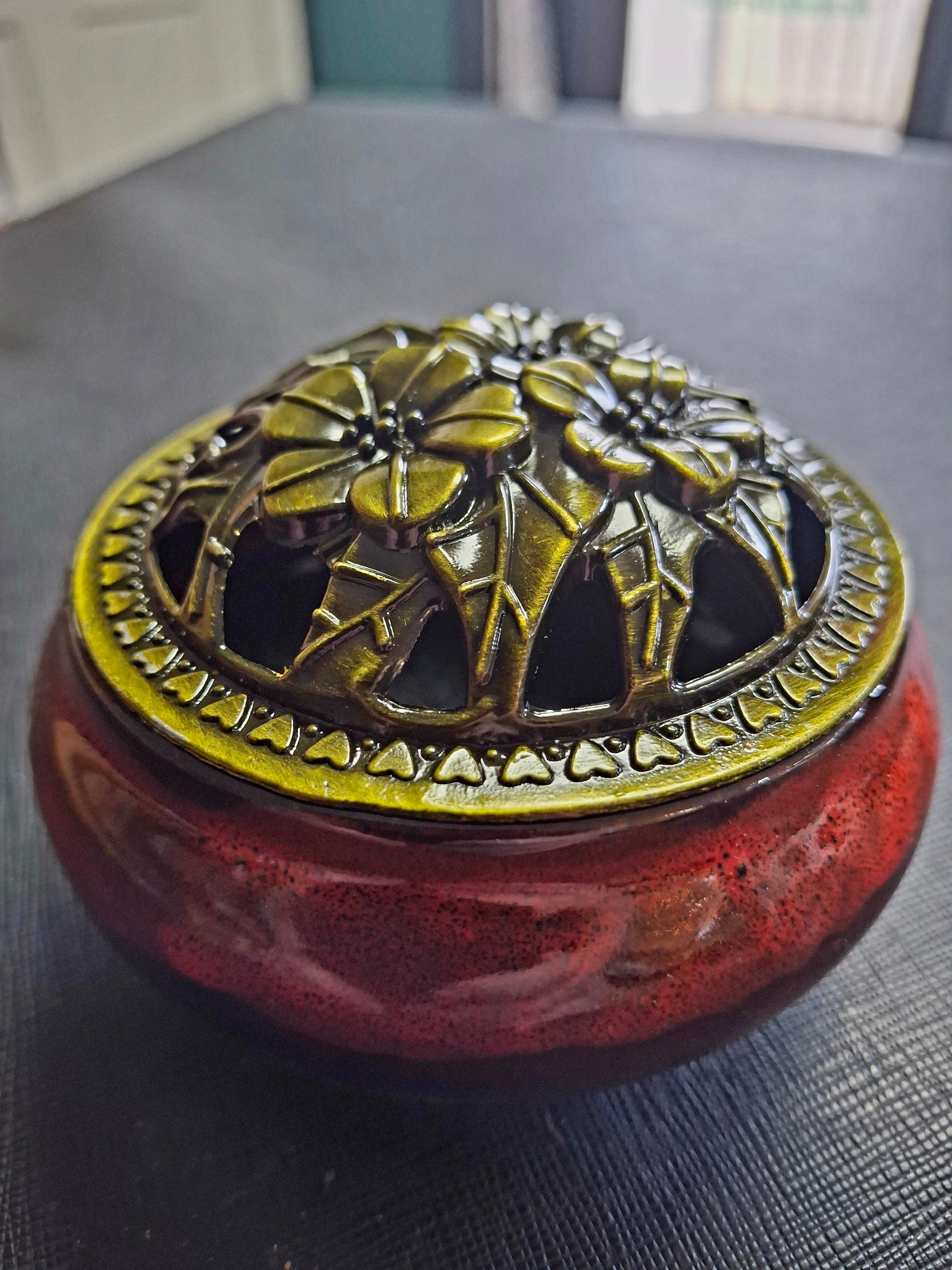 Ceramic Incense Burner Bowl with Lid – 3.75” (Fireproof Felt Pad Included)