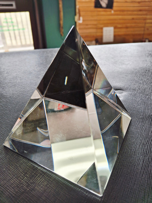 Crystal Pyramid 10 CM (4" x 4.5")