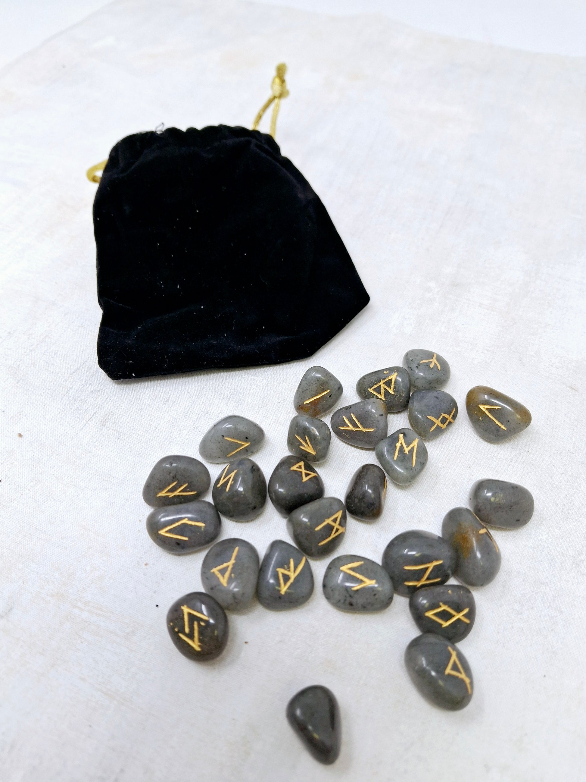 Gemstone Rune Set Gray Agate