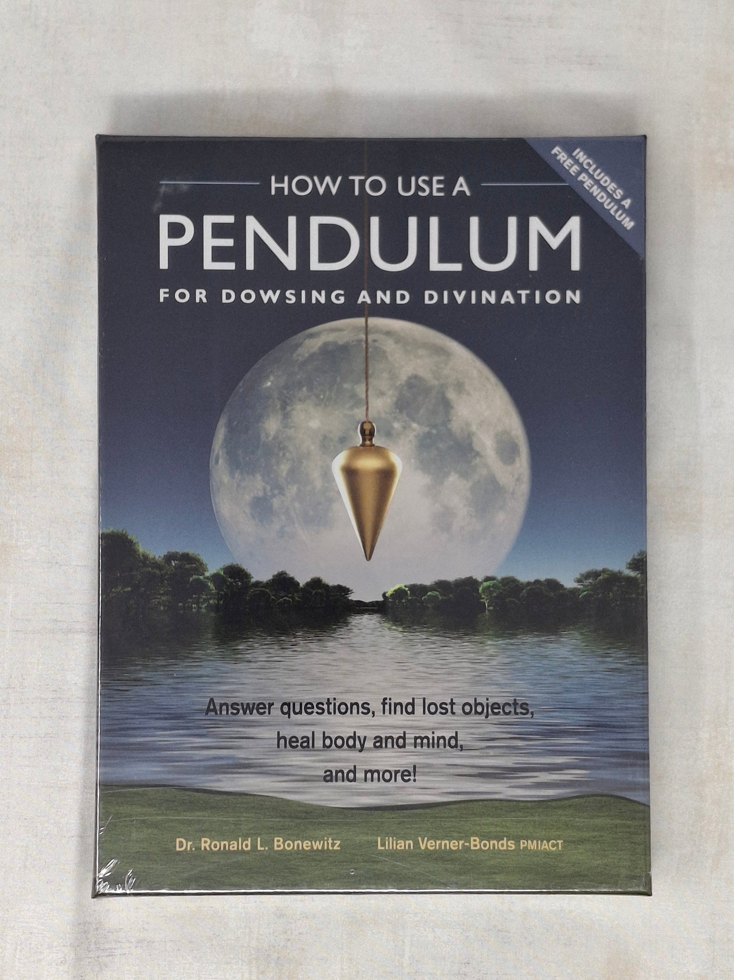 How to Use a Pendulum for Dowsing and Divination Answer Questions, Find Lost Objects, Heal Body and Mind, and More! - Dr. Ronald L. Bonewitz & Lilian Berner-Bonds PMIACT