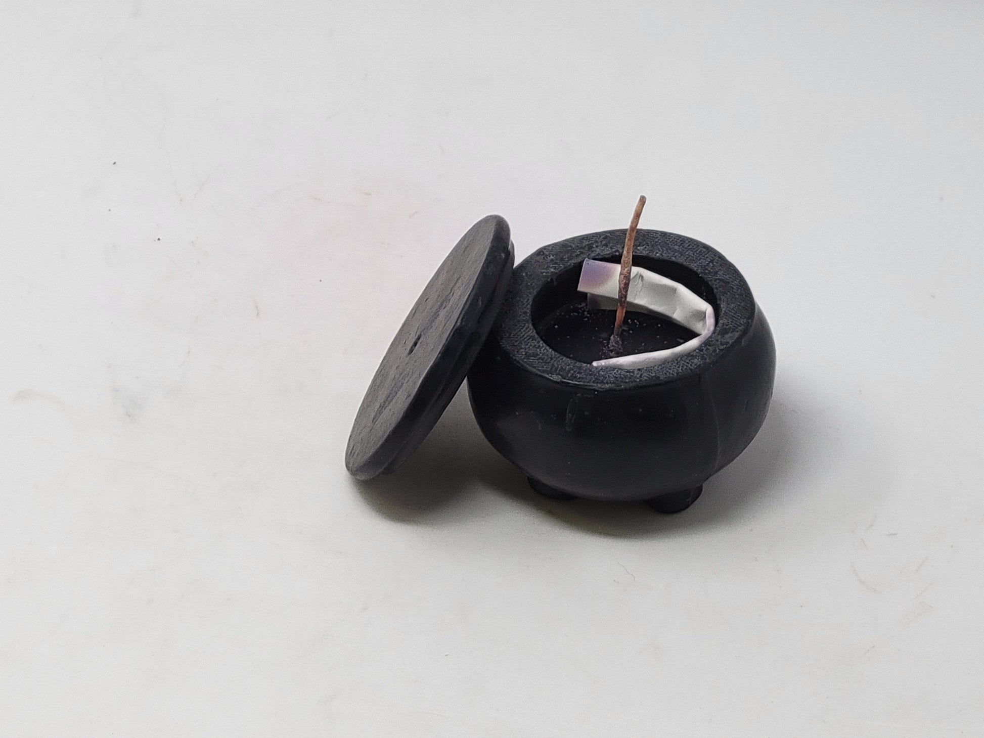 Loadable Cauldron Candle w/ Pentacle