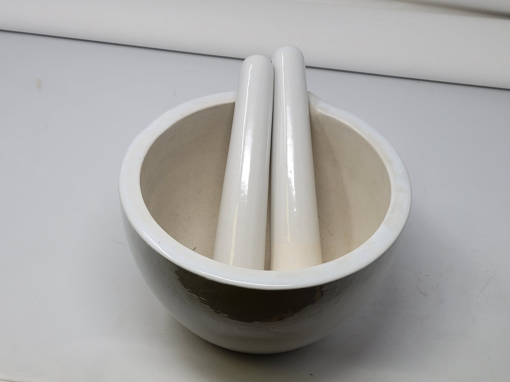 Mortar & Pestle White Ceramic 9"