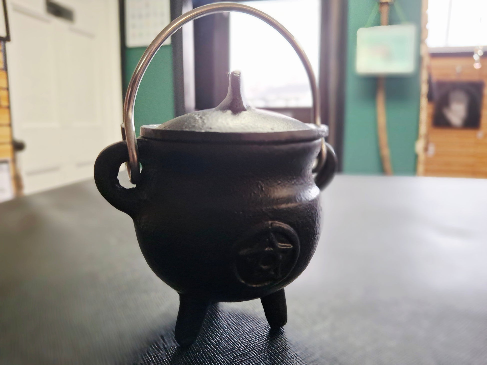 Pentacle Cast Iron Cauldron w/lid 3"H 2.75"D