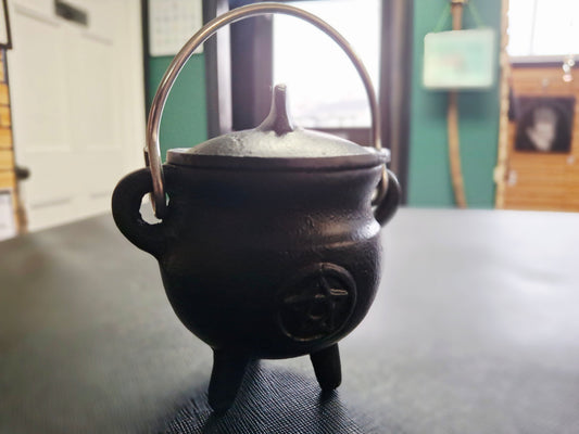 Pentacle Cast Iron Cauldron w/lid 3"H 2.75"D
