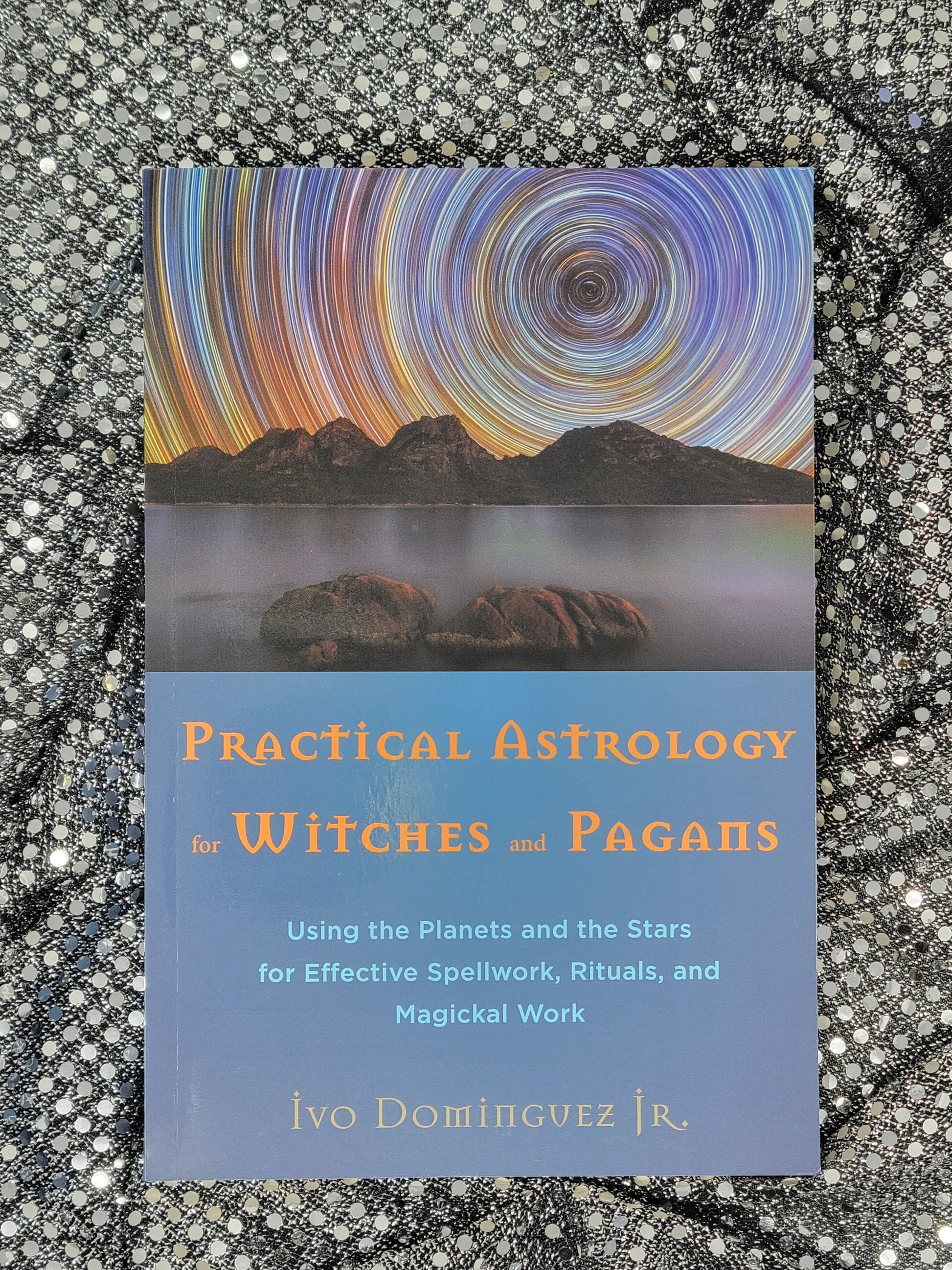 Practical Astrology for Witches and Pagans Using the Planets and the Stars for Effective Spellwork, Rituals, and Magickal Work - Ivo Dominguez Jr.