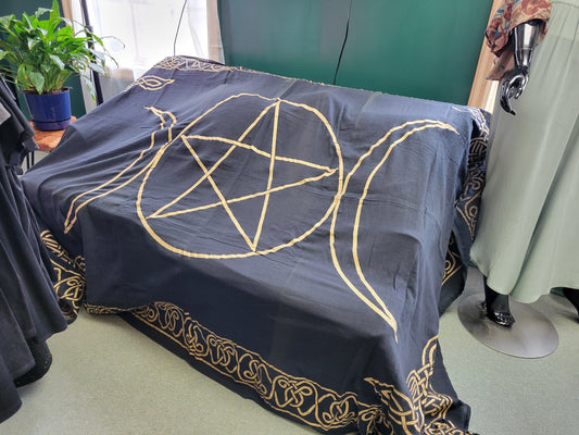 Tapestry Triple Moon/Pentacle (Black/Gold) XLG