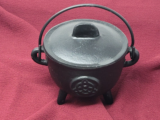 Triquetra Cast iron Cauldron with Lid (4.5"D x 4.25"H)